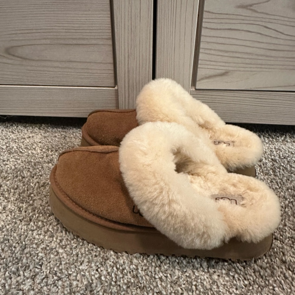 Ugg brand women’s platform clogs (size 7) - Picture 5 of 8